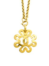 1995 Chanel Gold Plated Oversized Clover Necklace Accessory arcadeshops.com