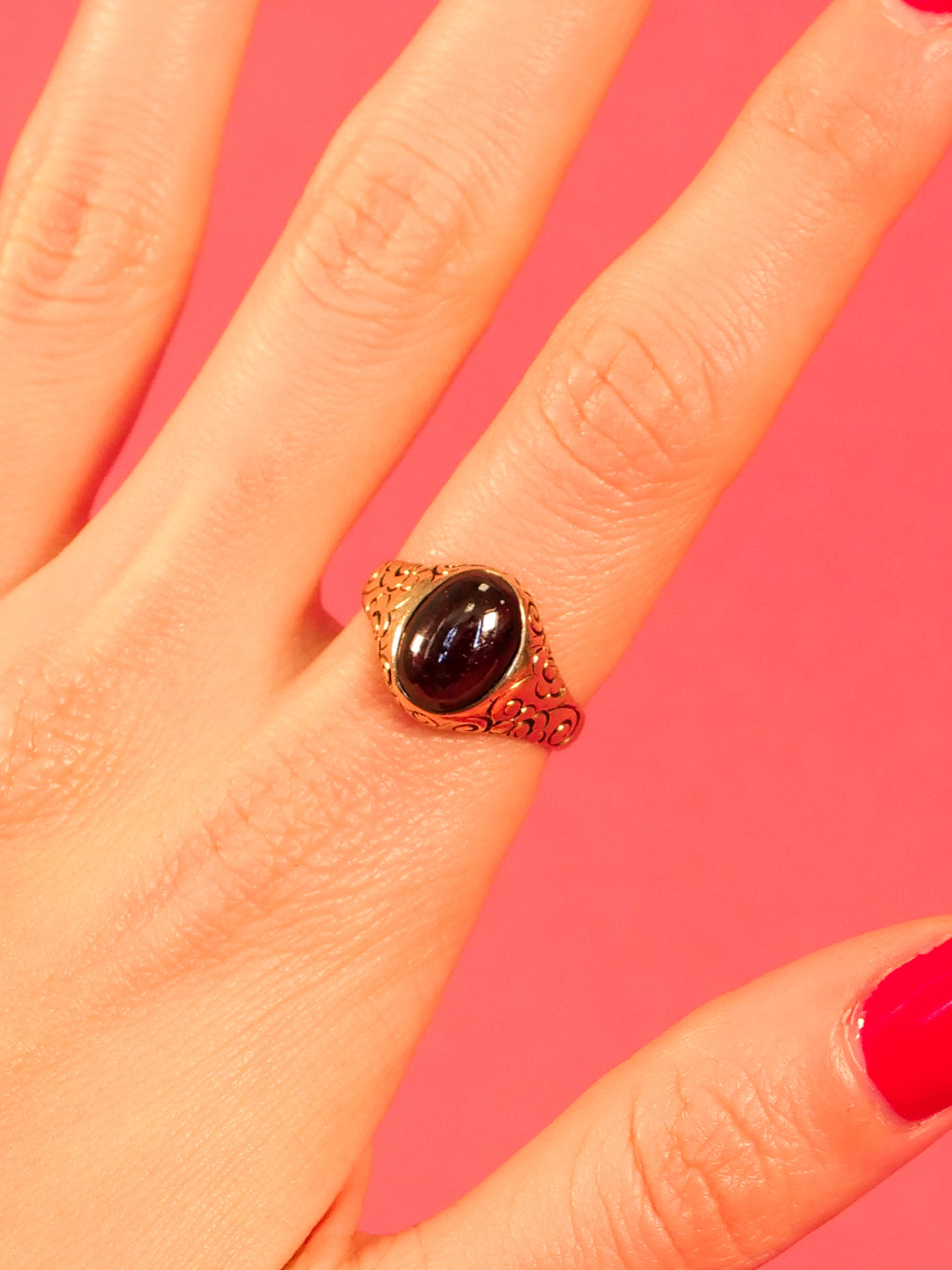 Jewels Curnow Chanitum-9 Sapphire Garnet Ring Titanium Alloy
