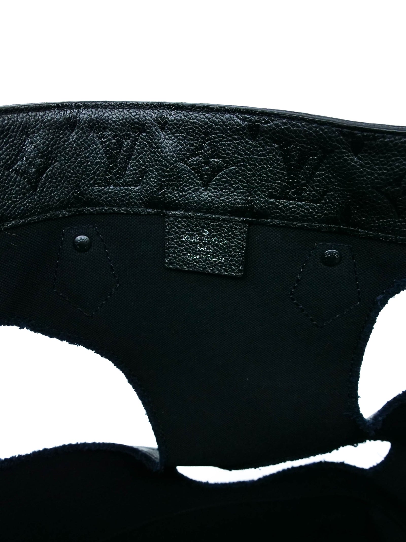 Louis Vuitton Black Interior with Leather Logo Patch Authentic Louis Vuitton Classic Monogram with Black Leather  main image 4