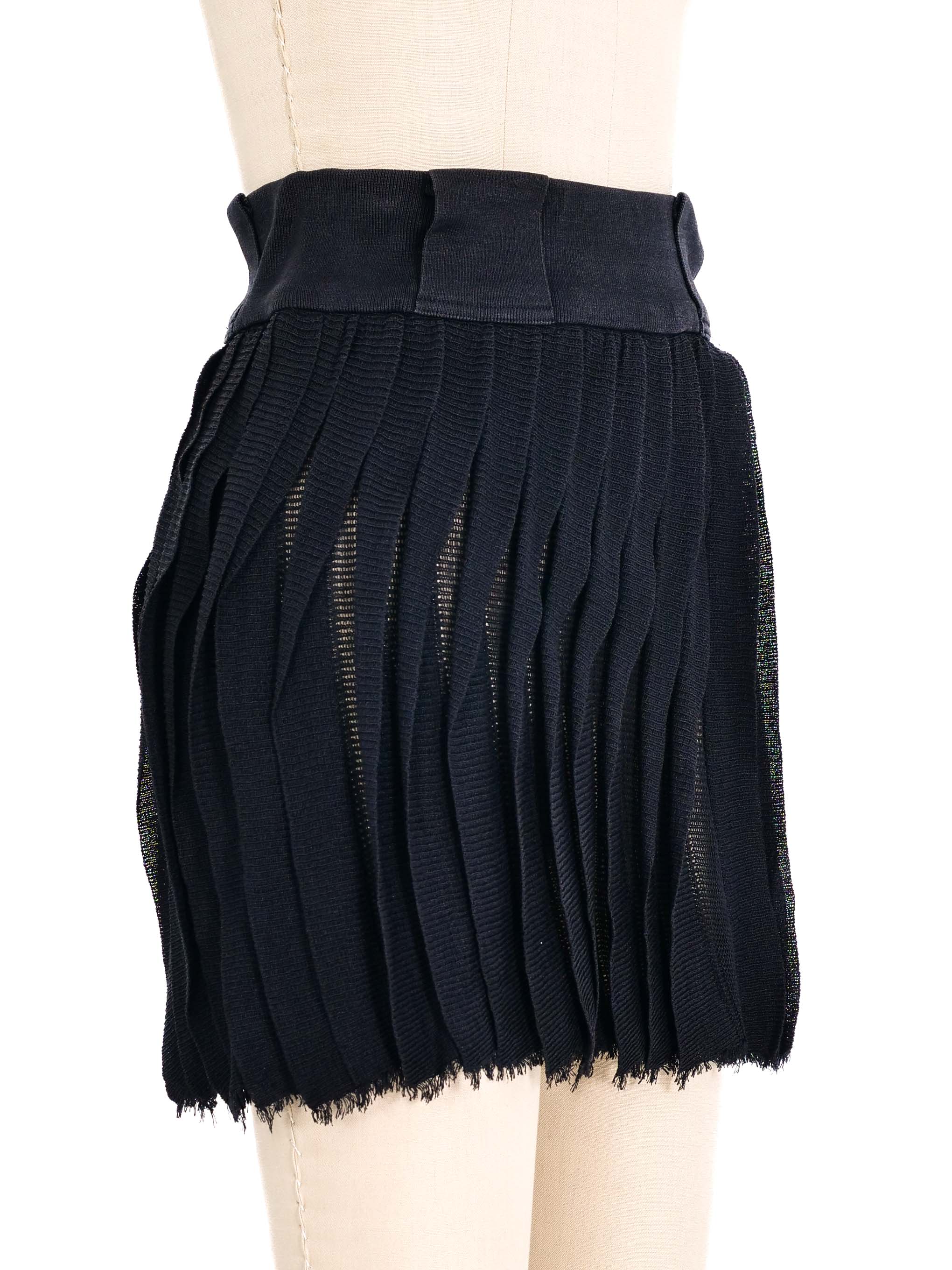 【sale】ISSEY MIYAKE ブラックニットスカート アシンメトリー 132 5. STANDARD DRESS – ISSEY MIYAKE ONLINE STORE