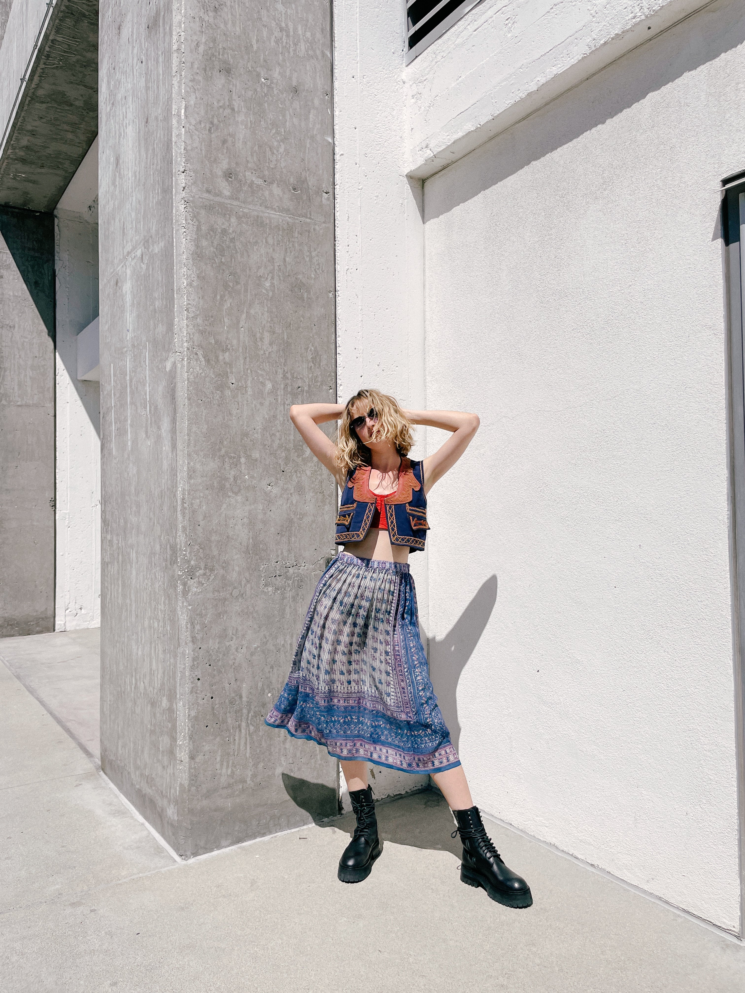 トップス Ameri vintage/NUANCE CURVE VELOUR VEST Ameri（アメリ）の「NUANCE CURVE VELOUR VEST（ベスト）」 - WEAR