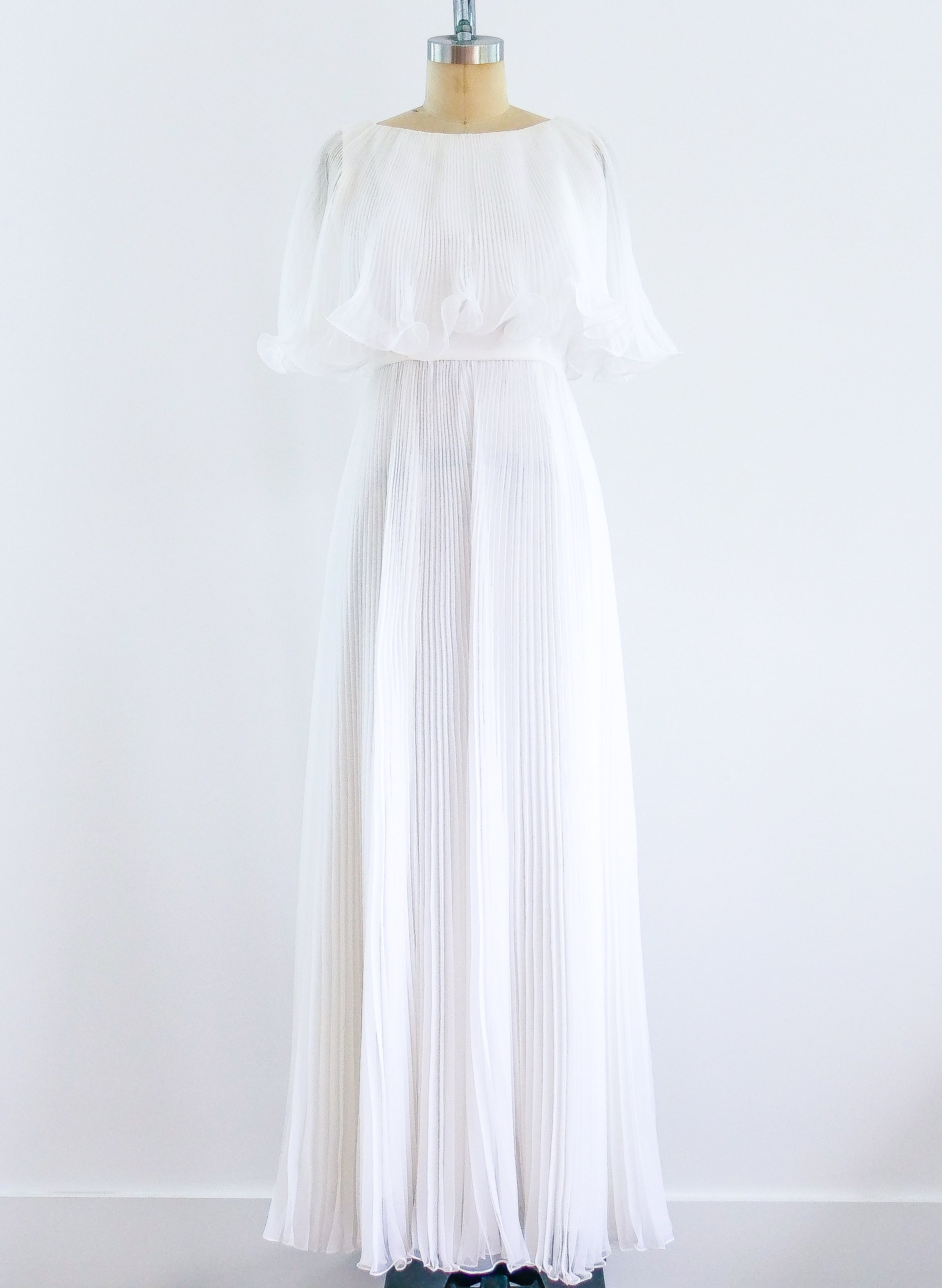 White chiffon 2024 pleated dress