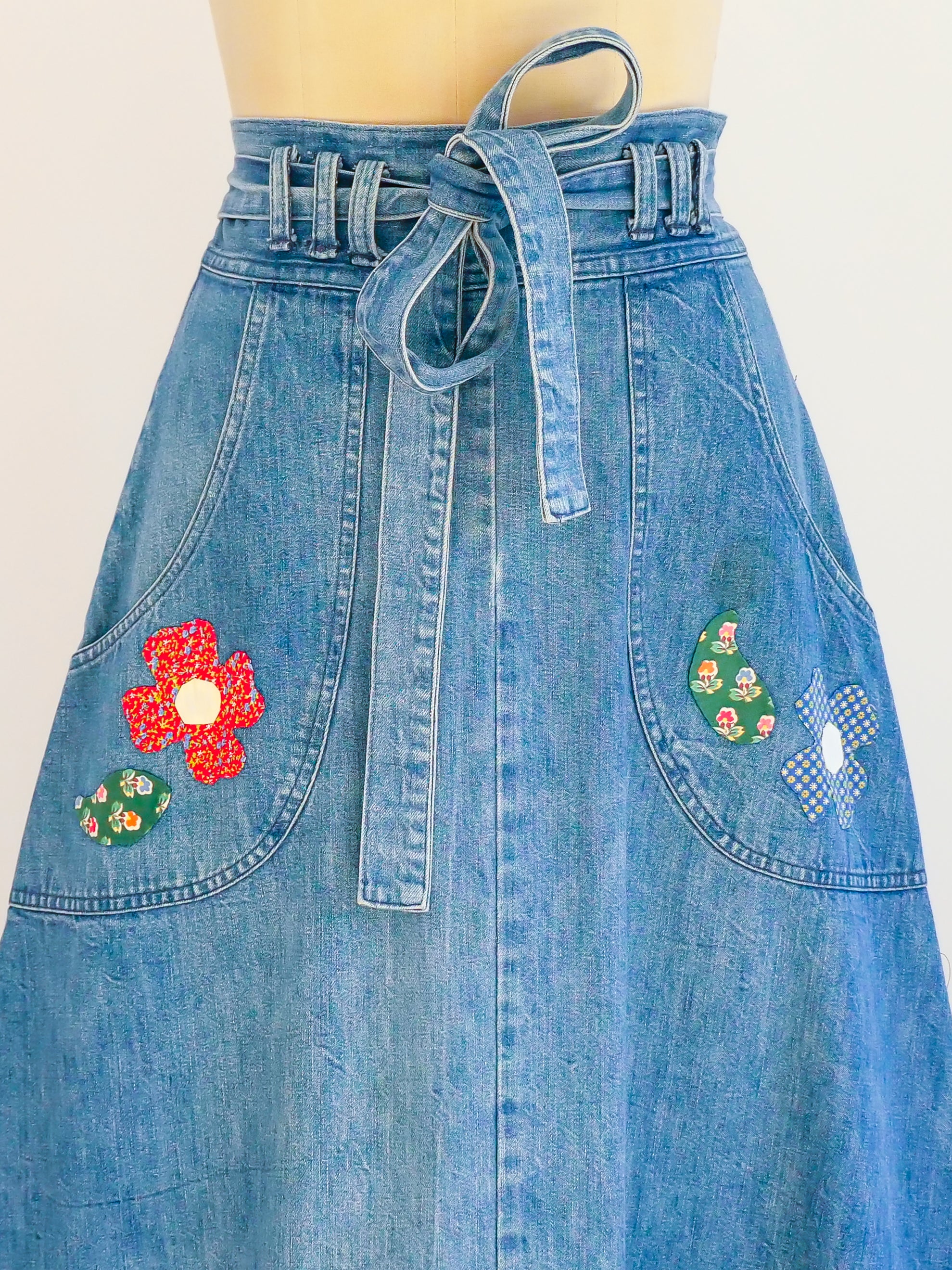 スカート 70s Flower Piping Wrap Skirt Vintage 70's Flower Wrap Skirt Tulip Applique Skirt - Etsy