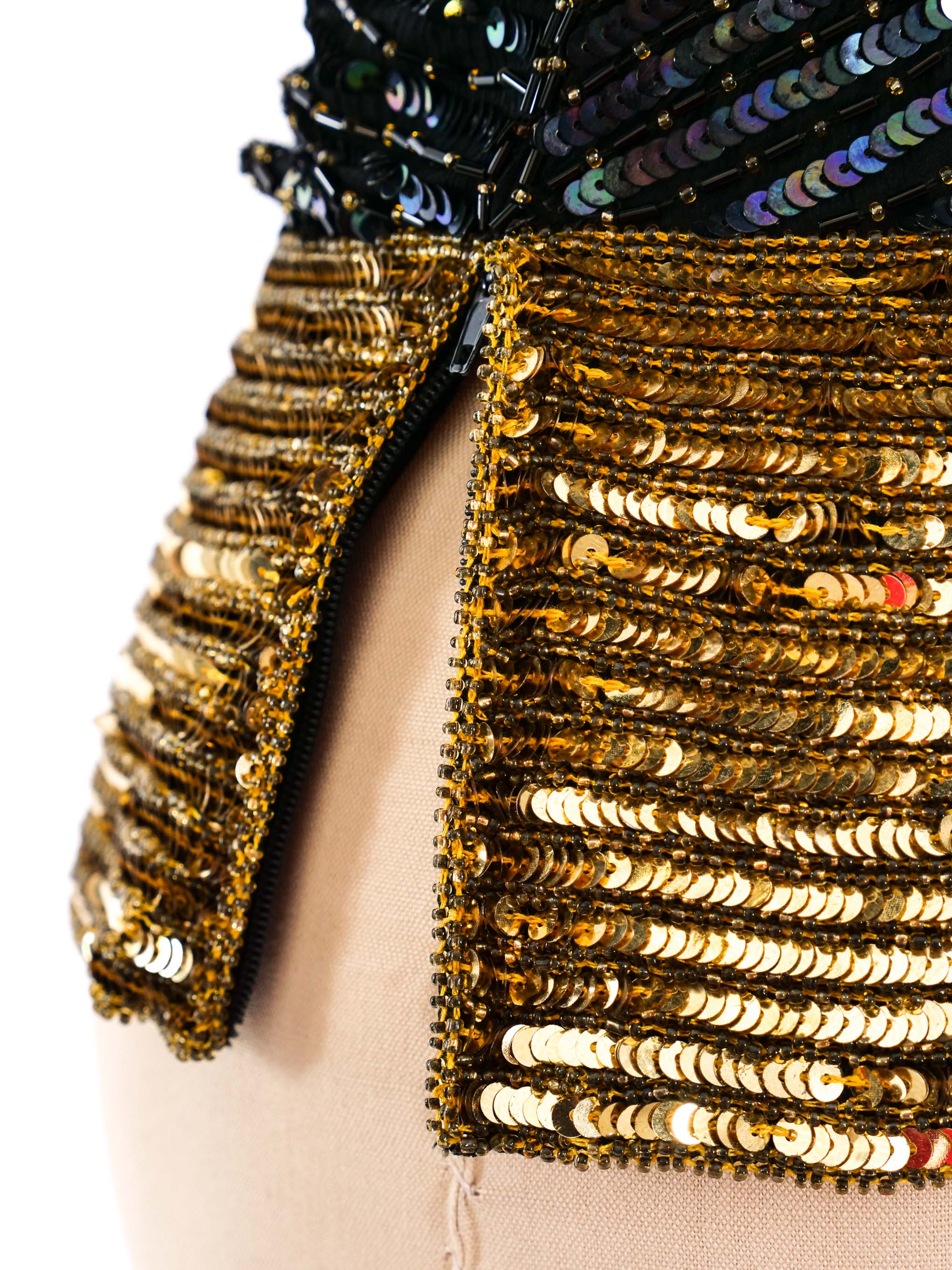 【送料&関税込】Saint Laurent Black Sequins Top Saint Laurent - Black Sequin Long Sleeve V-Neck Top